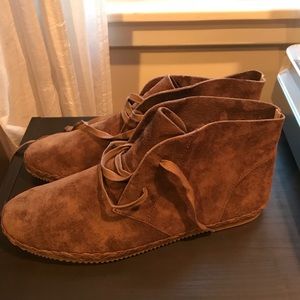 Aetrex moccasin style lace up support shoes